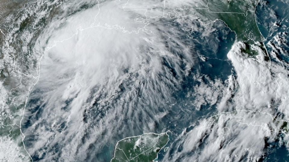 Nicholas se convierte en huracán en la costa de Texas
