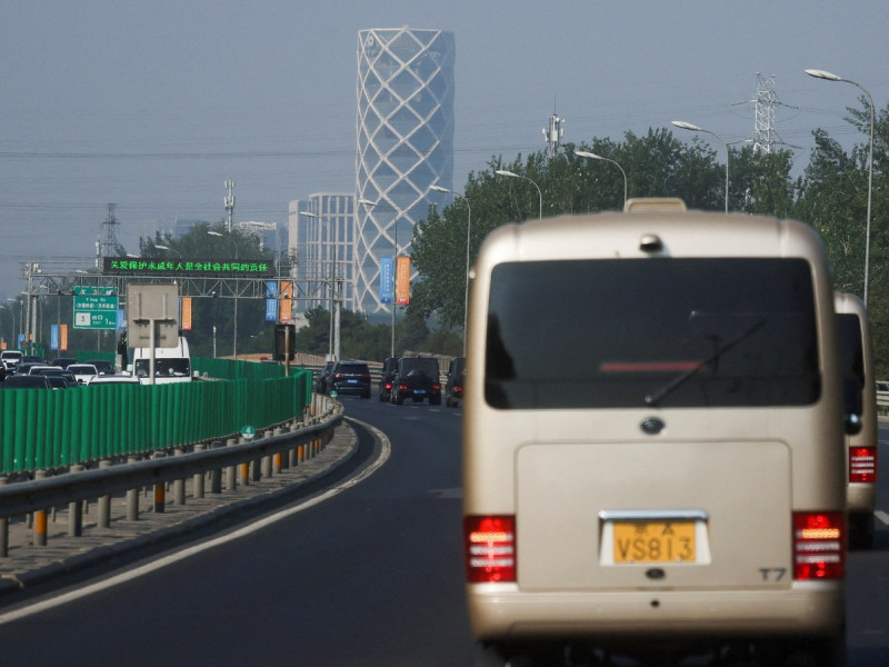 China recorta tasas de referencia de préstamos por primera vez en 10 meses