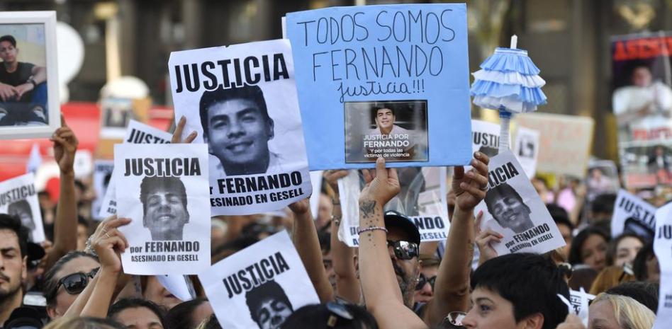 Comienza juicio contra 8 jugadores de rugby por brutal muerte de joven en Argentina