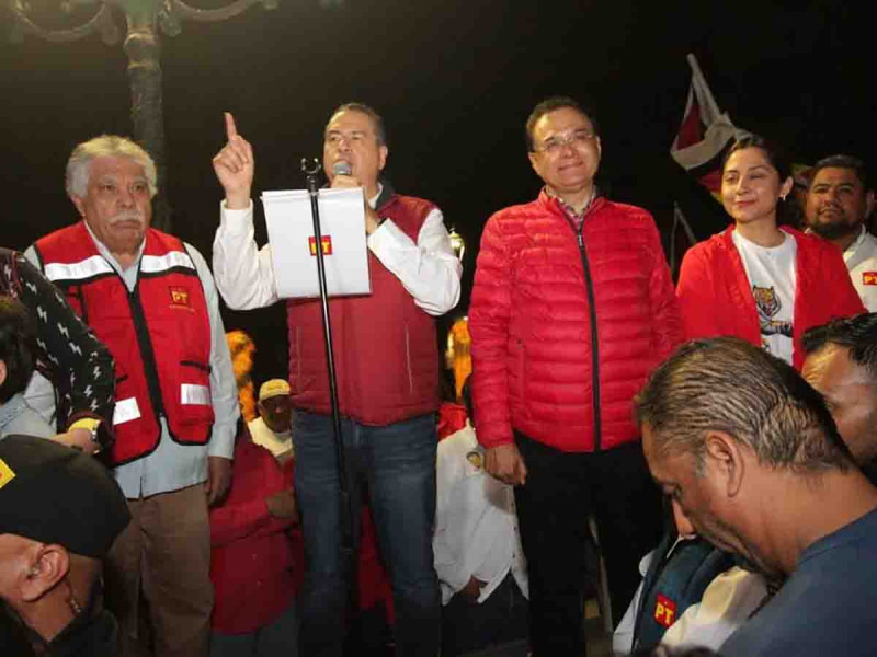 Ricardo Mejía inició campaña electoral en Plaza de Armas de Saltillo