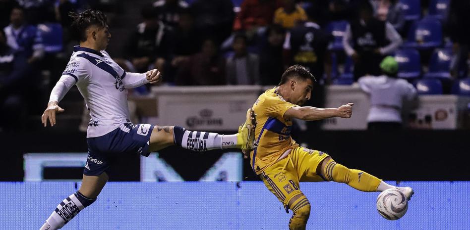 Salen vivos los Tigres del estadio poblano