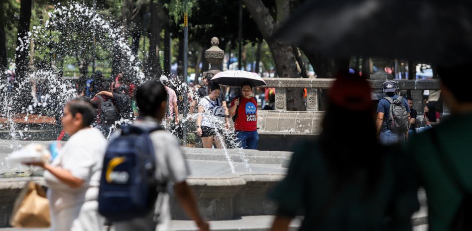 México prevé torbellinos y más de un tercio de sus estados con 45 grados ante la ola de calor