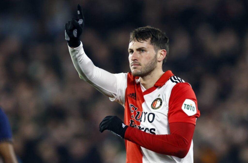 Santiago Giménez ya está en pláticas con equipos de Europa