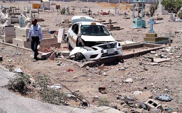 Piden vecinos rehabilitación de barda perimetral en panteón